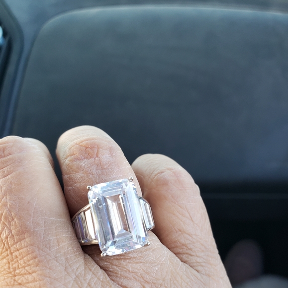 Angelina Jolie - Picture 7 of 8